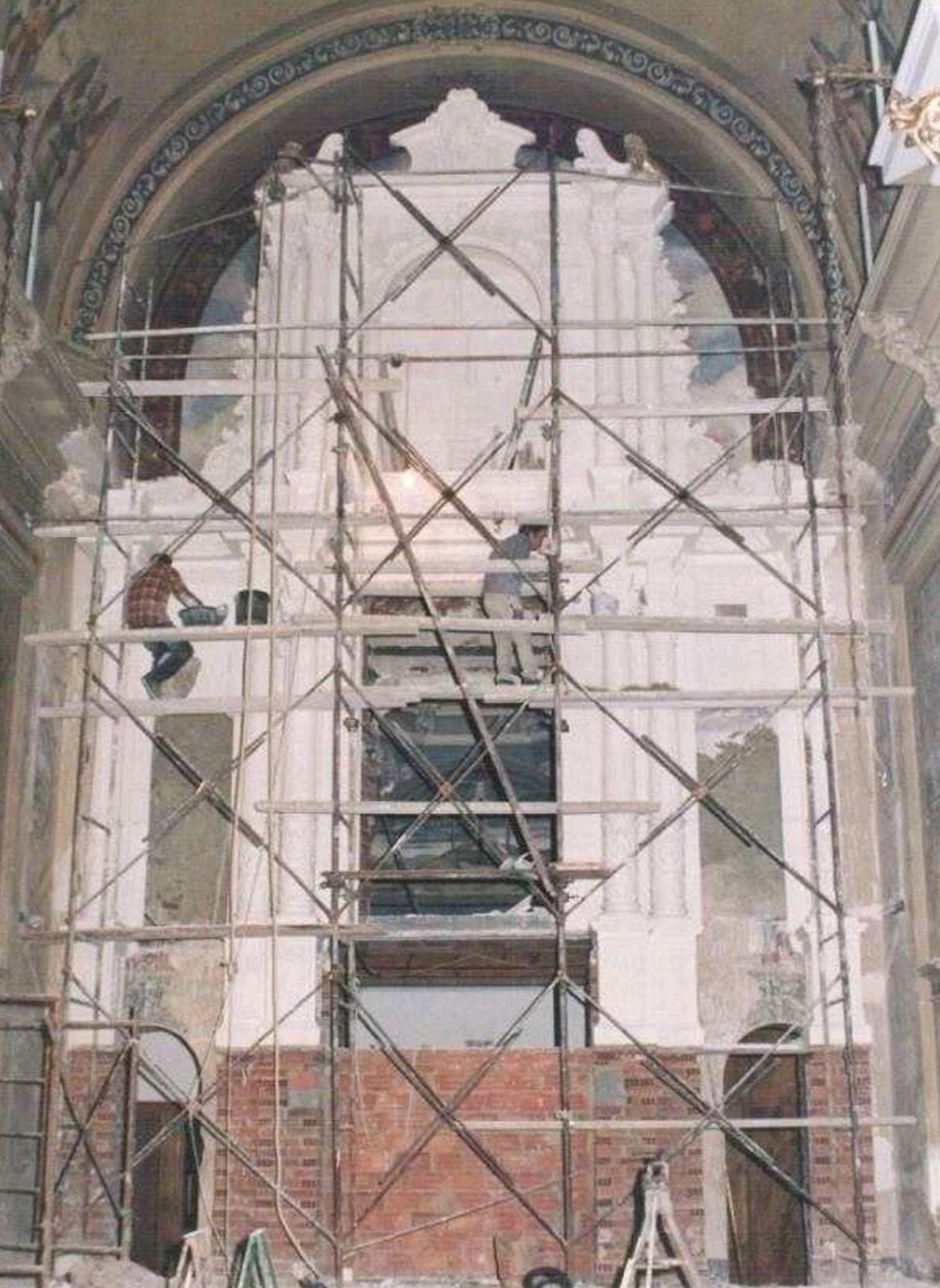 Construcción del nuevo retablo.