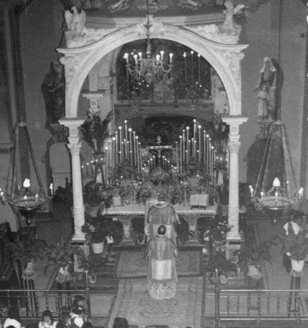 Baldaquino sobre el Altar Mayor colocado tras la Guerra Civil.