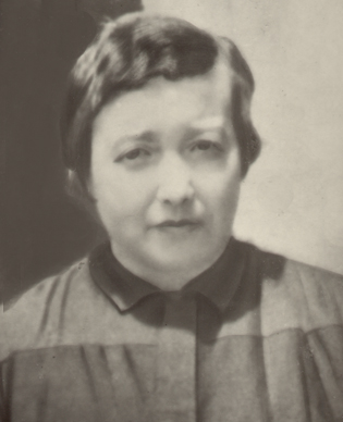 María Guadalupe vestida de seglar tras abandonar el monasterio en 1936.