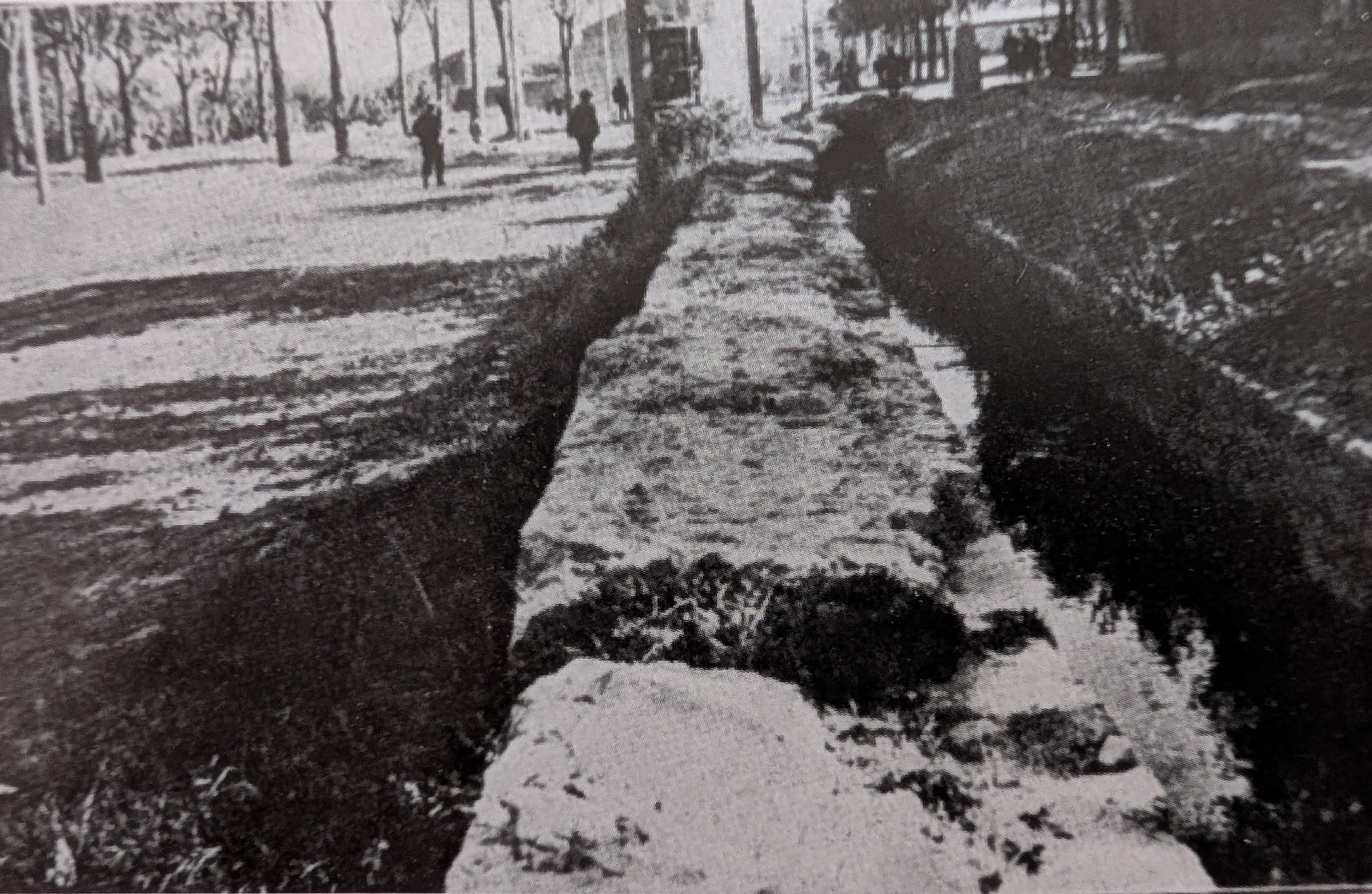 Restos hallados frente a la Cárcel Modelo en 1932. Fotografía del libro "Excavaciones valencianas" de Nicolau Primitiu.