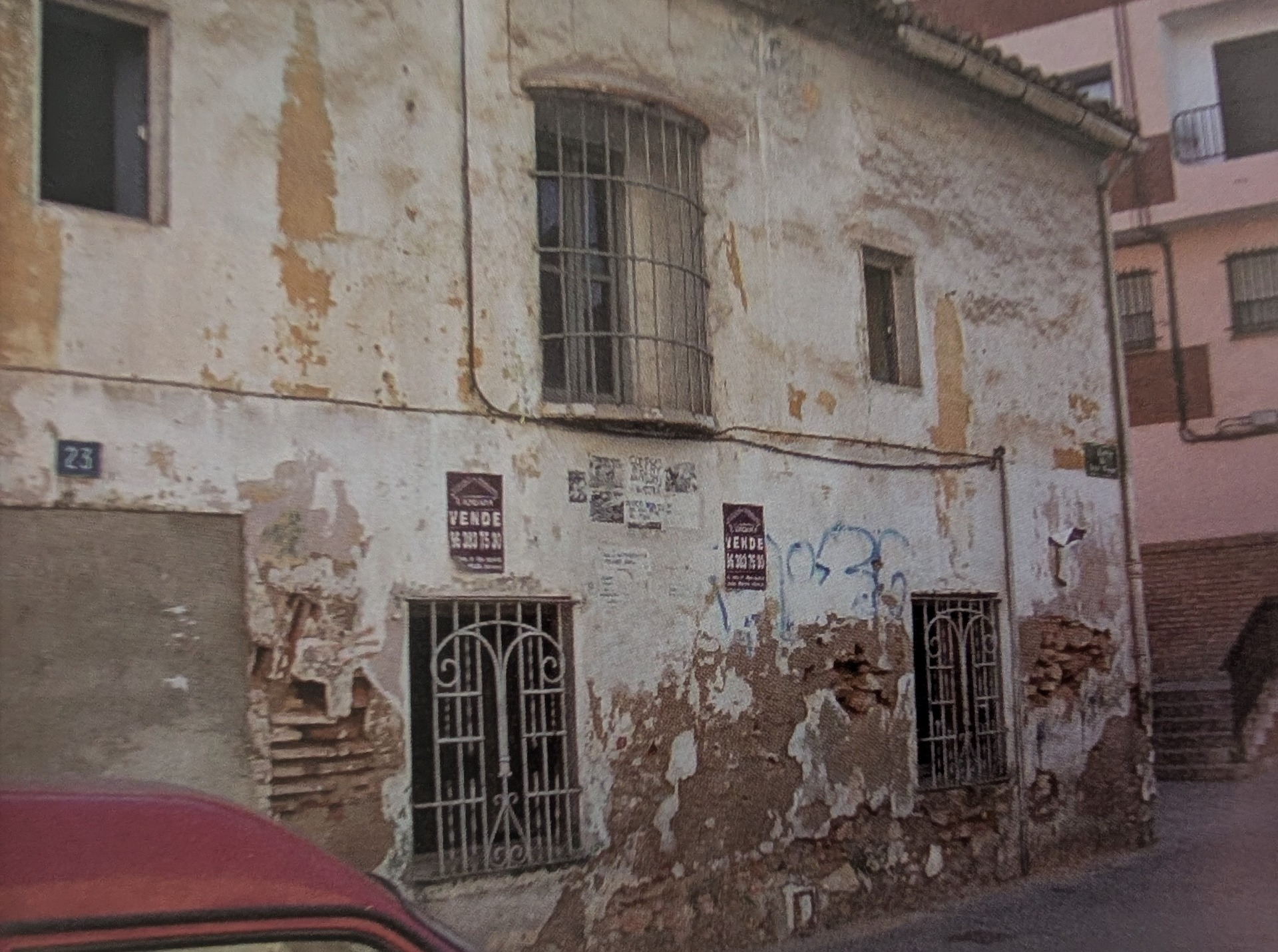 Vivienda junto a la calle Esteve. a su derecha se alzaba la casa de la Tía Cordula. Esta vivienda fue derribada en la década de los 2000.