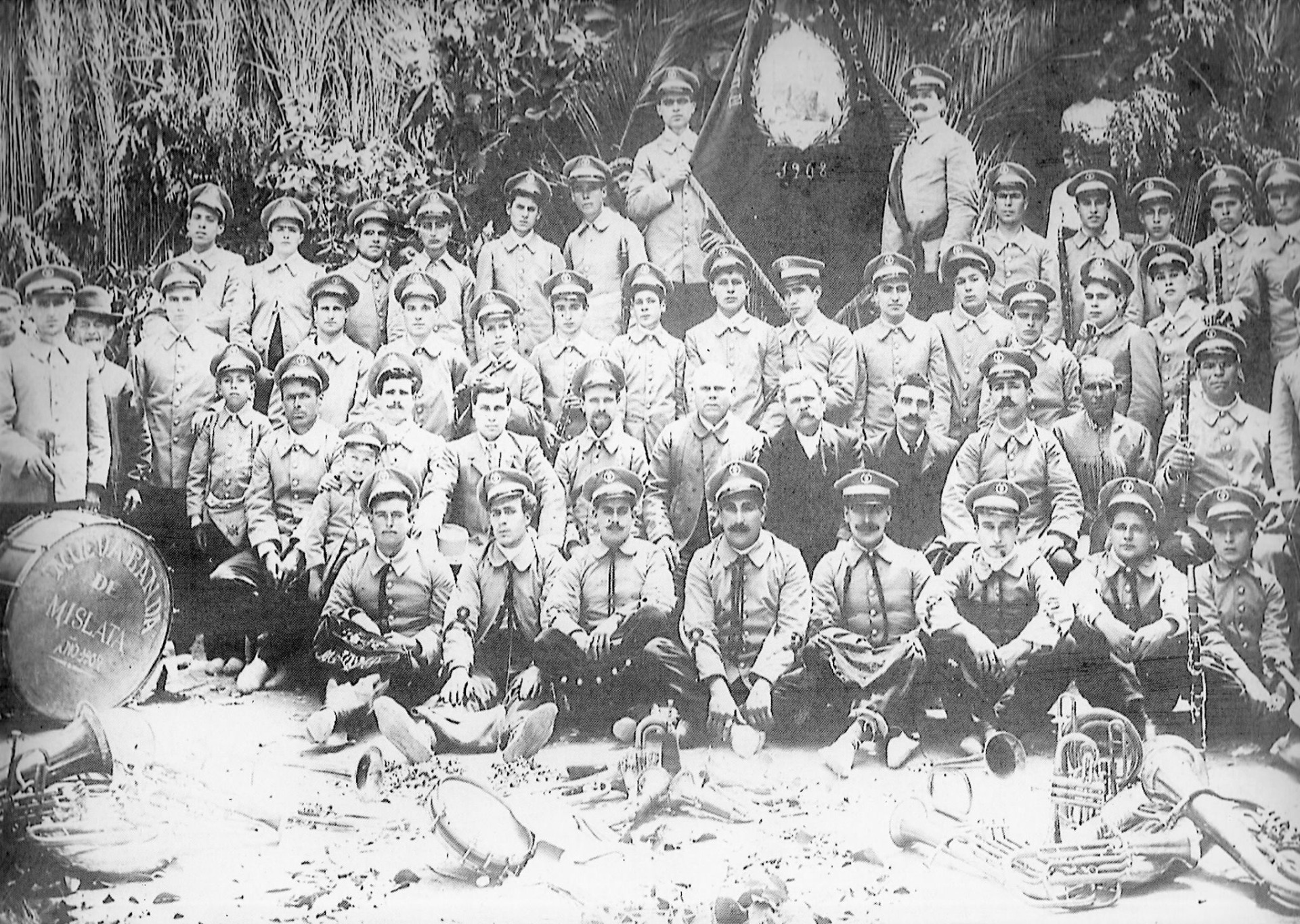 Foto grupal de la Banda "Nova" a mediados de la década de 1920.