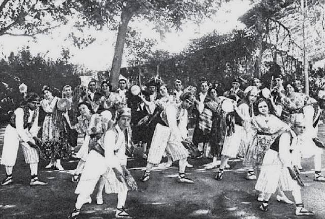 Representación del Ball de Torrent en 1928. / Fotografía de Barberá Masip