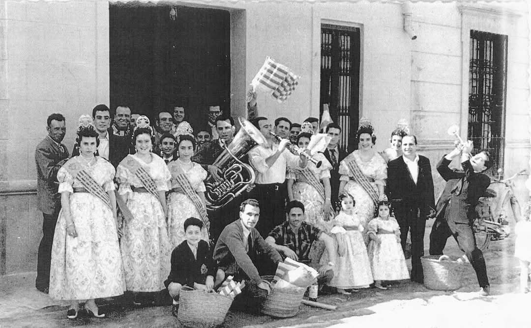 La Replegà todavía con los capazos y charangas tras la Guerra Civil.