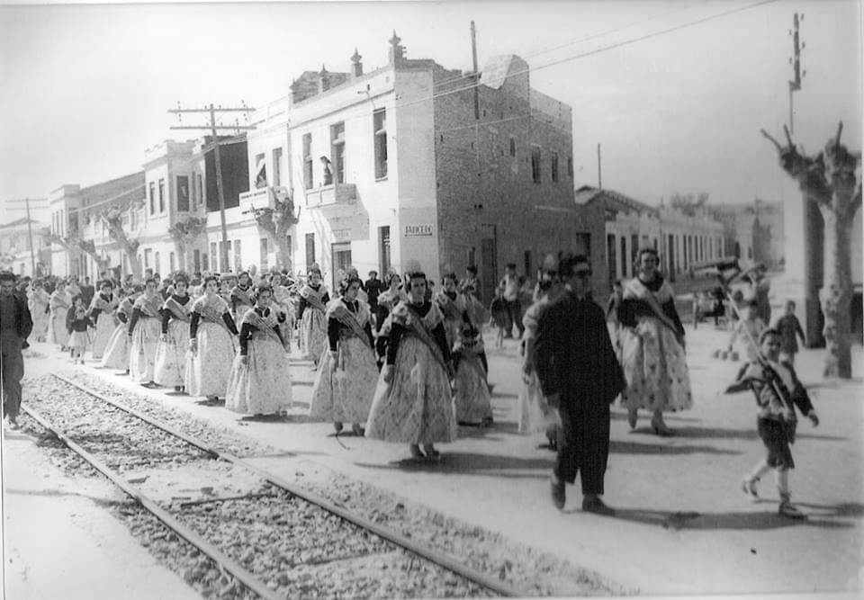 Pasacalle en el cruce de Blasco Ibáñez y Cardenal Benlloch.