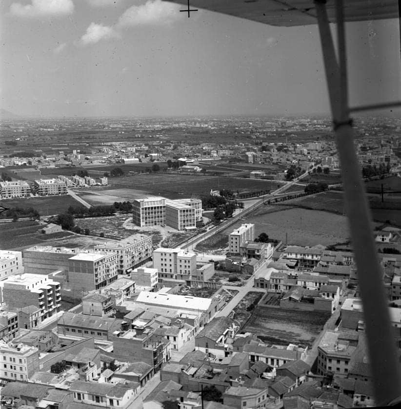 Xirivella 1950. En el centro el cruce entre las carreteras de Torrent y de Castilla. En primer plano Xirivella y al fondo Mislata.