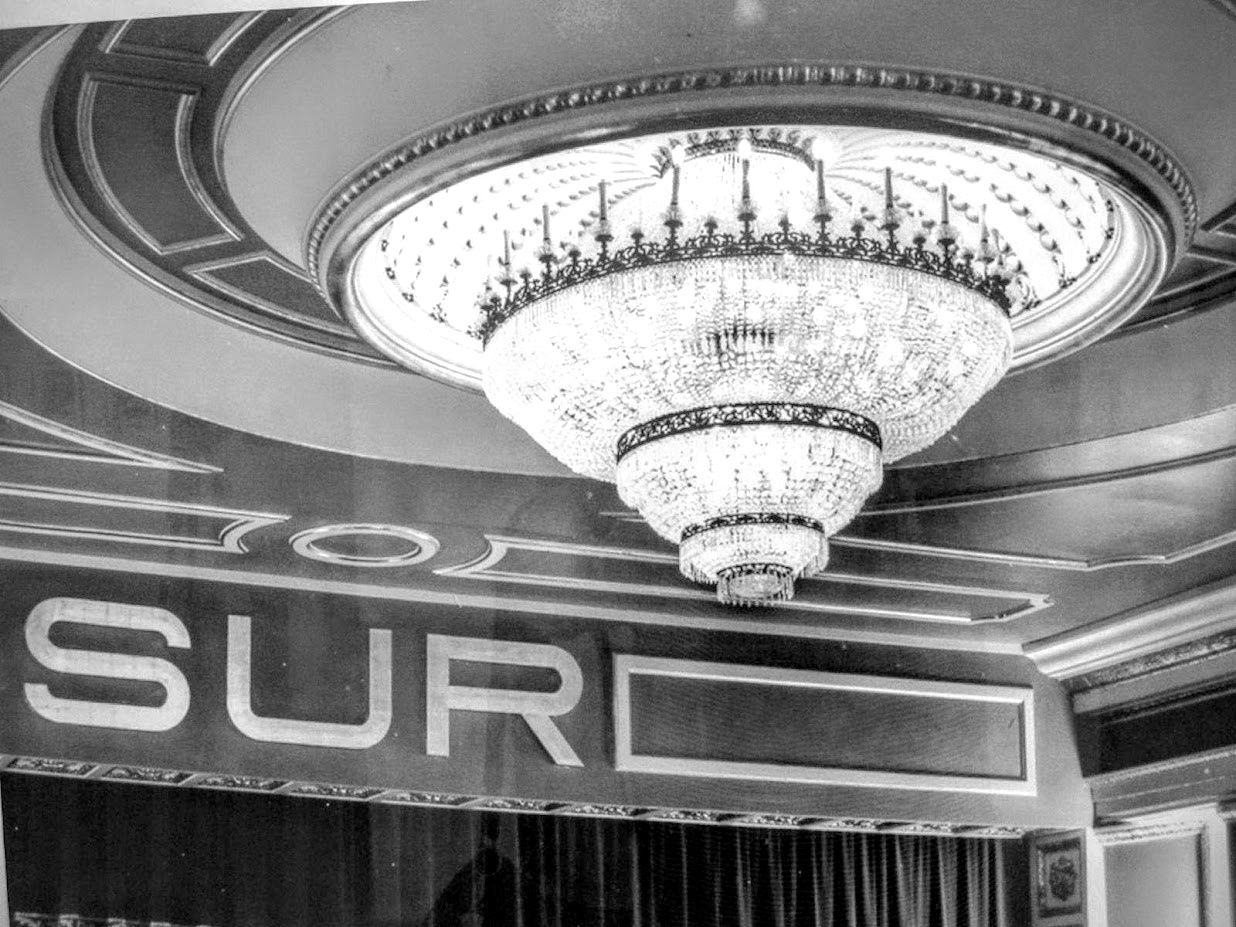 La emblemática lámpara del Cine Sur.