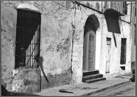 Antiguas viviendas de origen medieval en la plaza del Mediodía.